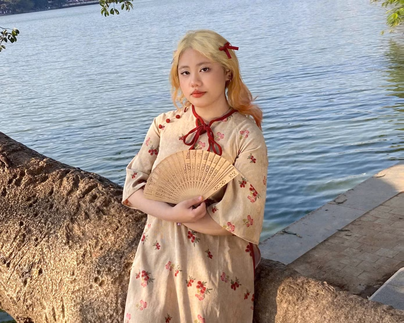 Triệu Huyền Trang từng được 9,6 điểm môn tiếng Anh trong kì thi tuyển sinh vào THPT chuyên Thái Nguyên. Ảnh: NVCC.