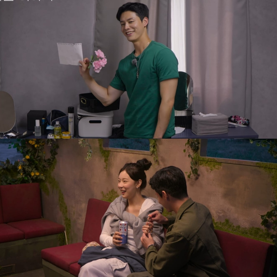 Jang Theo tặng nhẫn hoa cho Si An. Jang Theo tặng nhẫn hoa cho Si An.