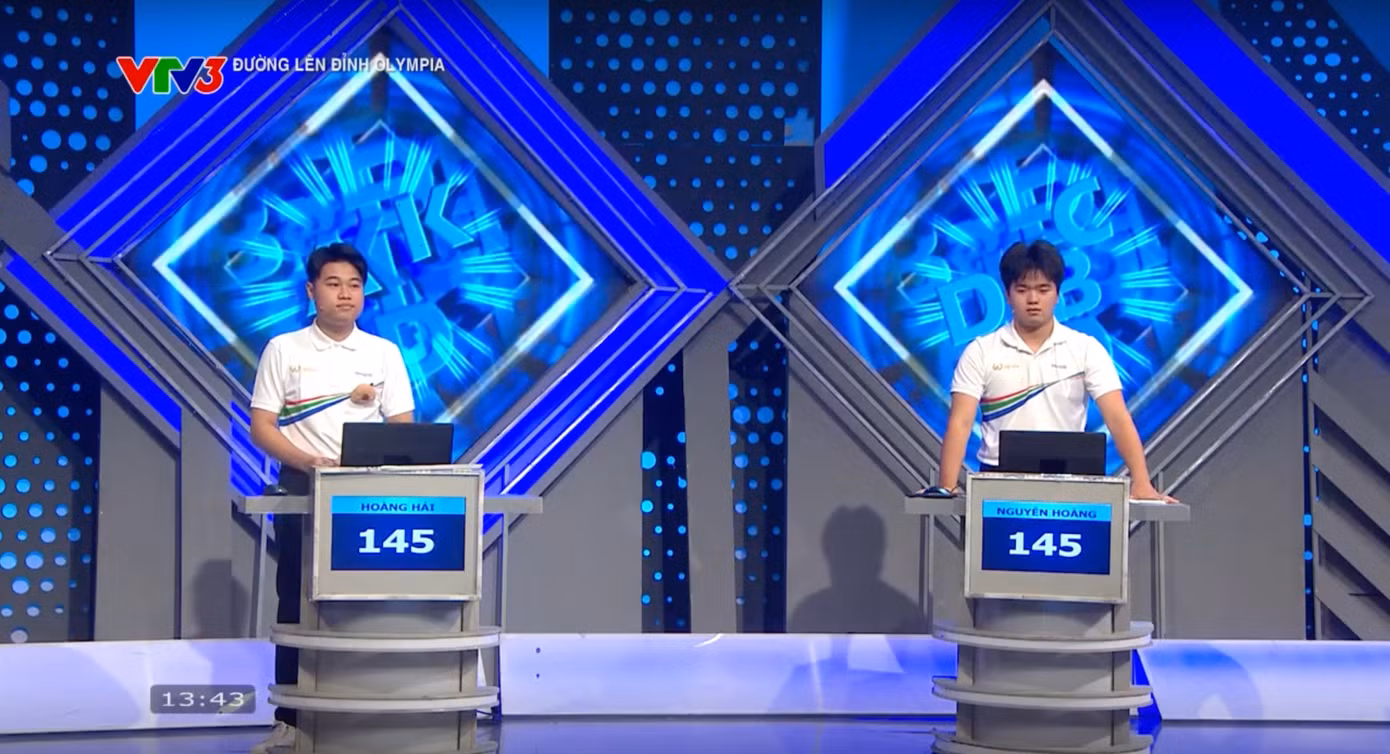 Hai thí sinh có số điểm xếp hạng hai cao nhất là 145 điểm.