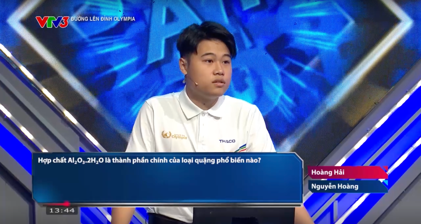 Ngay sau khi câu hỏi vang lên, Hoàng Hải đã bấm chuông trả lời.