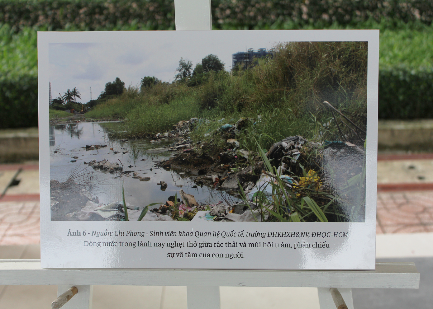 Ảnh chụp của bạn Chí Phong, sinh viên khoa Quan hệ Quốc tế được sử dụng trong triển lãm. Ảnh: Phi Long