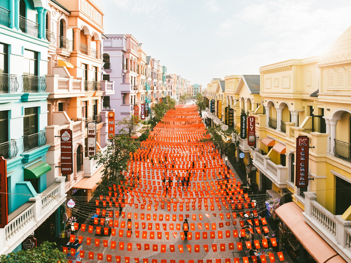 Con đường cờ hoa dài nửa cây số tại Ocean Park. Ảnh: FB Ocean City Hà Nội Con đường cờ hoa dài nửa cây số tại Ocean Park. Ảnh: FB Ocean City Hà Nội