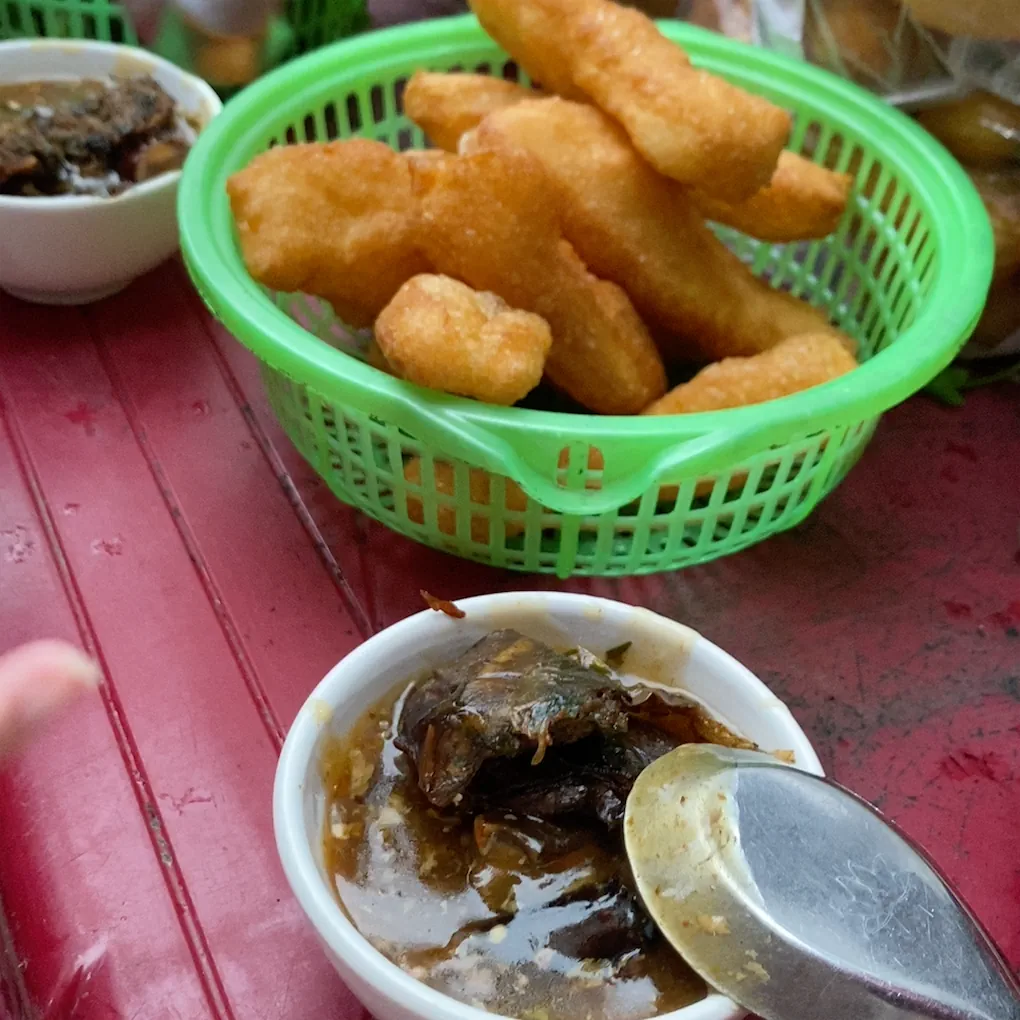 Món chả sam, chân sam bán ở chợ Hạ Long 1. - Ảnh: Phương Thùy Linh Món chả sam, chân sam bán ở chợ Hạ Long 1. - Ảnh: Phương Thùy Linh