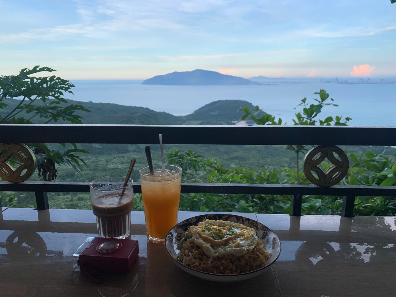 Một góc săn mây tại quán cà phê ven đèo. Ảnh: Văn Thuận Một góc săn mây tại quán cà phê ven đèo. Ảnh: Văn Thuận