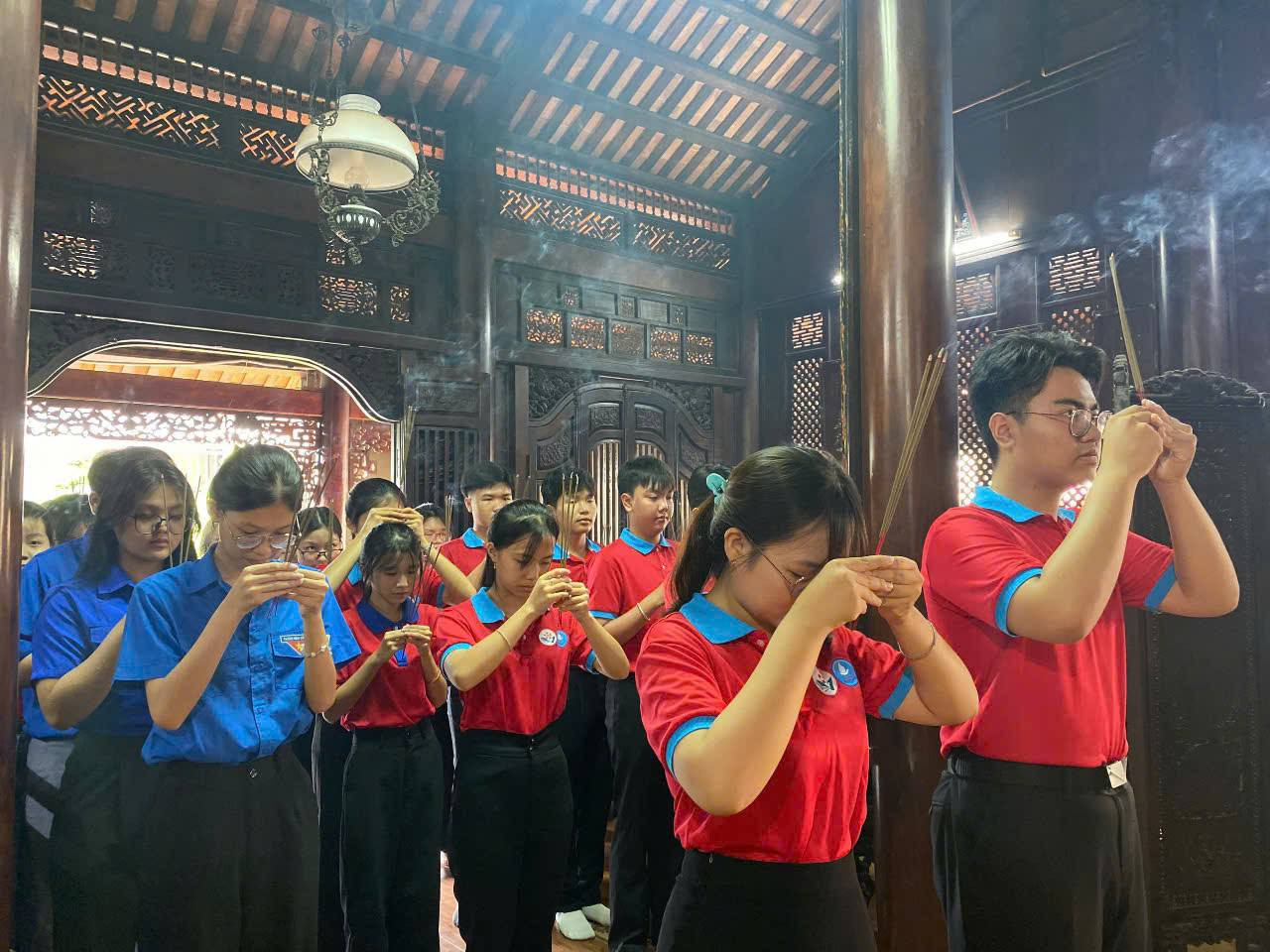 Ảnh: Đoàn trường THPT Bà Điểm Ảnh: Đoàn trường THPT Bà Điểm