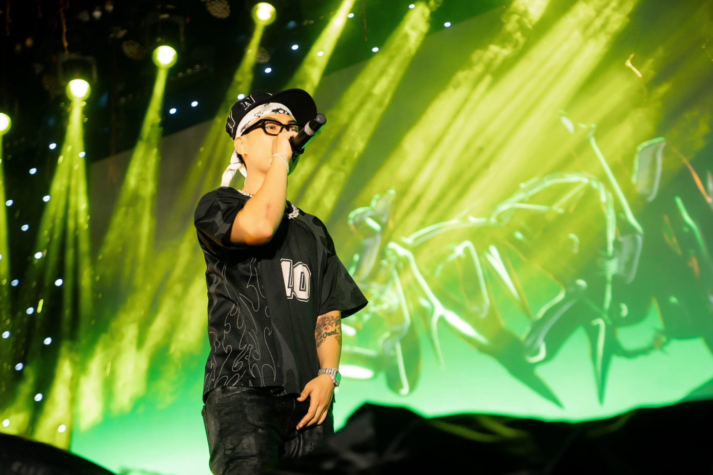 Sự xuất hiện của Wxrdie đã đốt cháy sân khấu. Ảnh: 07Up - THPT Trần Phú - Hoàn Kiếm