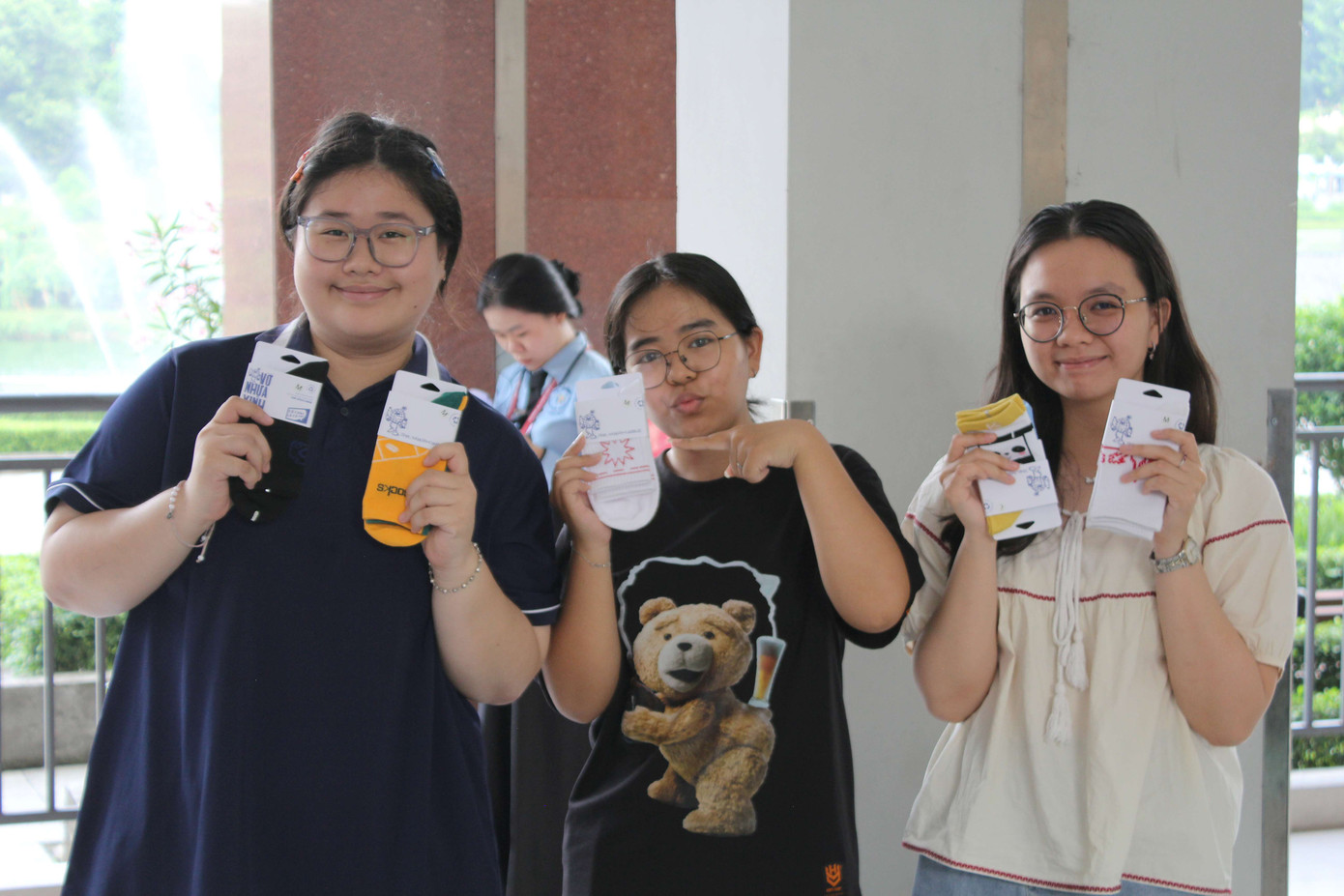 Ngọc Hân (ở giữa) cùng các bạn tham gia chương trình. Ảnh: Phi Long