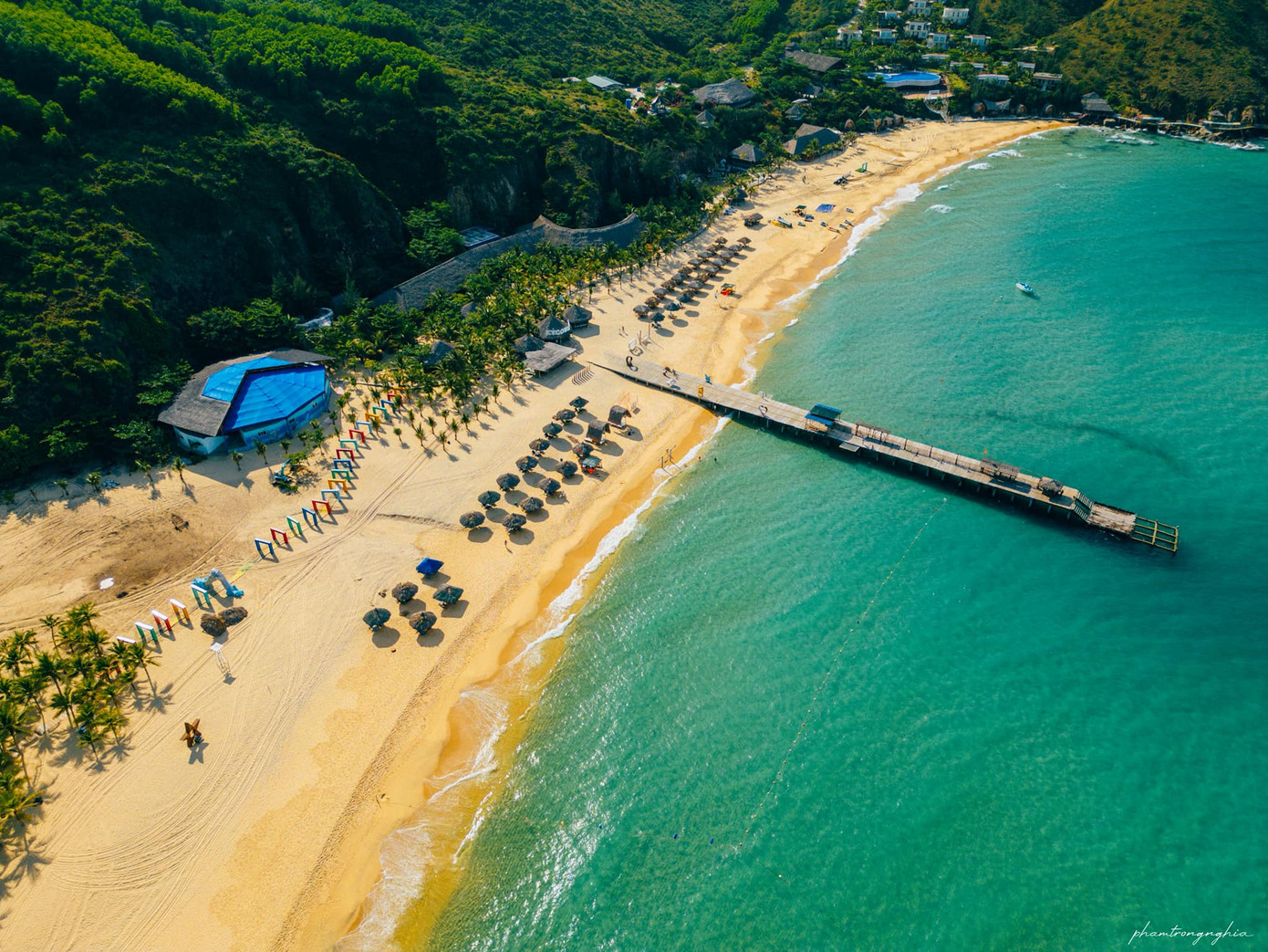 Bãi biển Kỳ Co làm mê mẩn các du khách bởi làn nước xanh như ngọc bích không cần "filter". Ảnh: Pham Trong Nghia. Bãi biển Kỳ Co làm mê mẩn các du khách bởi làn nước xanh như ngọc bích không cần "filter". Ảnh: Pham Trong Nghia.