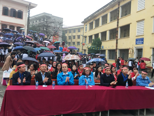 'Hot girl' hiến máu, xua tan băng giá ngày đông lạnh ảnh 1