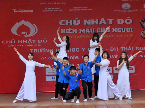 'Hot girl' hiến máu, xua tan băng giá ngày đông lạnh ảnh 5