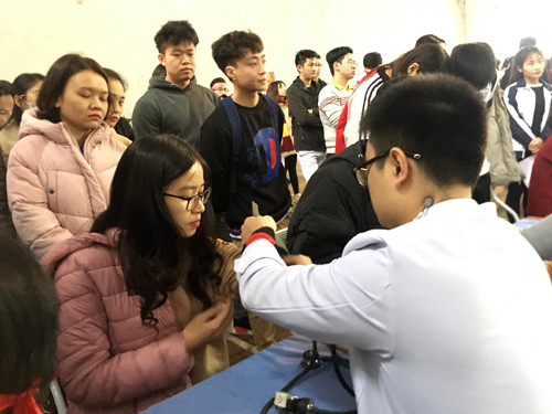 'Hot girl' hiến máu, xua tan băng giá ngày đông lạnh ảnh 13