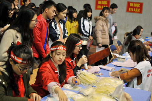 'Hot girl' hiến máu, xua tan băng giá ngày đông lạnh ảnh 8