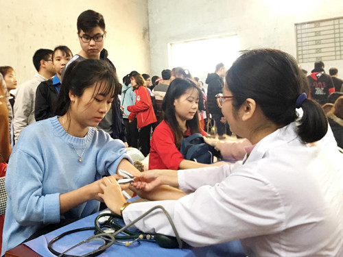 'Hot girl' hiến máu, xua tan băng giá ngày đông lạnh ảnh 9