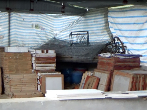 Cận cảnh cửu vạn nườm nượp vác hàng lậu qua biên giới Quảng Ninh ảnh 19