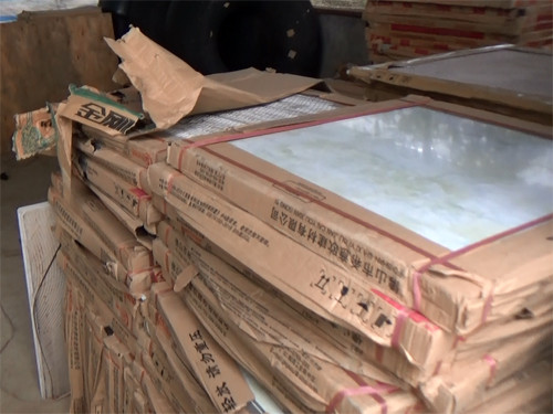 Cận cảnh cửu vạn nườm nượp vác hàng lậu qua biên giới Quảng Ninh ảnh 20