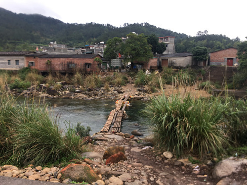 Cận cảnh cửu vạn nườm nượp vác hàng lậu qua biên giới Quảng Ninh ảnh 24