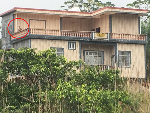 Cận cảnh cửu vạn nườm nượp vác hàng lậu qua biên giới Quảng Ninh ảnh 14