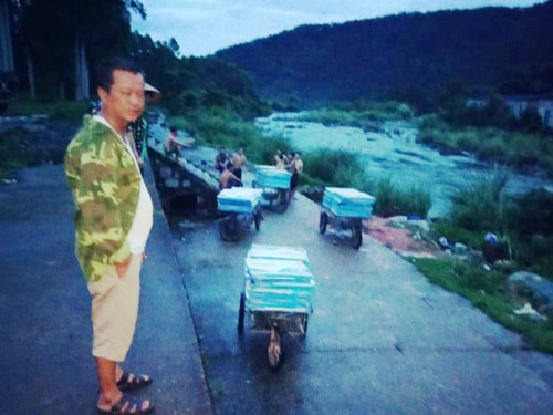 Cận cảnh cửu vạn nườm nượp vác hàng lậu qua biên giới Quảng Ninh ảnh 8