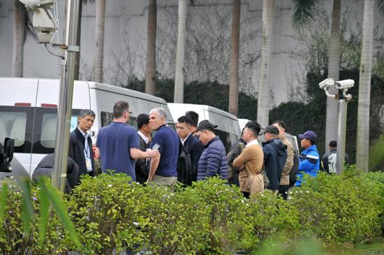 Hơn 100 cảnh sát cơ động tăng cường quanh khách sạn phái đoàn Mỹ ảnh 17