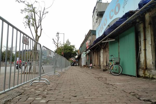 Hàng chục người 'dệt' cờ Mỹ - Triều Tiên bằng ngàn bông hoa ảnh 9