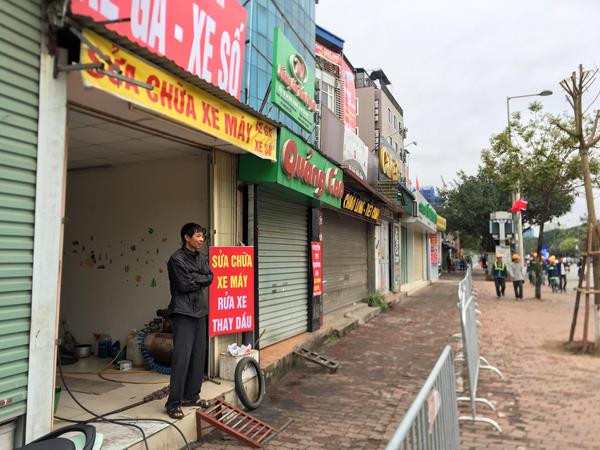 Hàng chục người 'dệt' cờ Mỹ - Triều Tiên bằng ngàn bông hoa ảnh 7