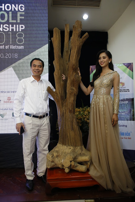 Cận cảnh cây trầm hương quý hiếm tại Tiền Phong Golf Championship ảnh 6