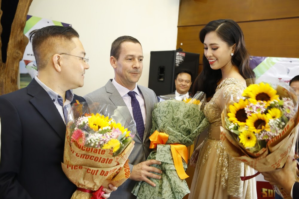 144 golfer và 6 giờ trải nghiệm thú vị trên sân Kings Course ảnh 62