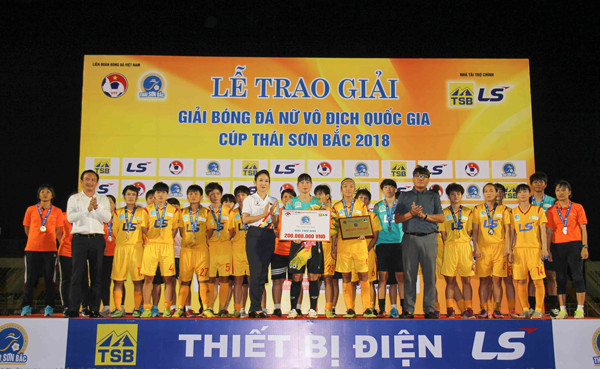 Phong Phú Hà Nam lần đầu vô địch giải bóng đá nữ quốc gia ảnh 4