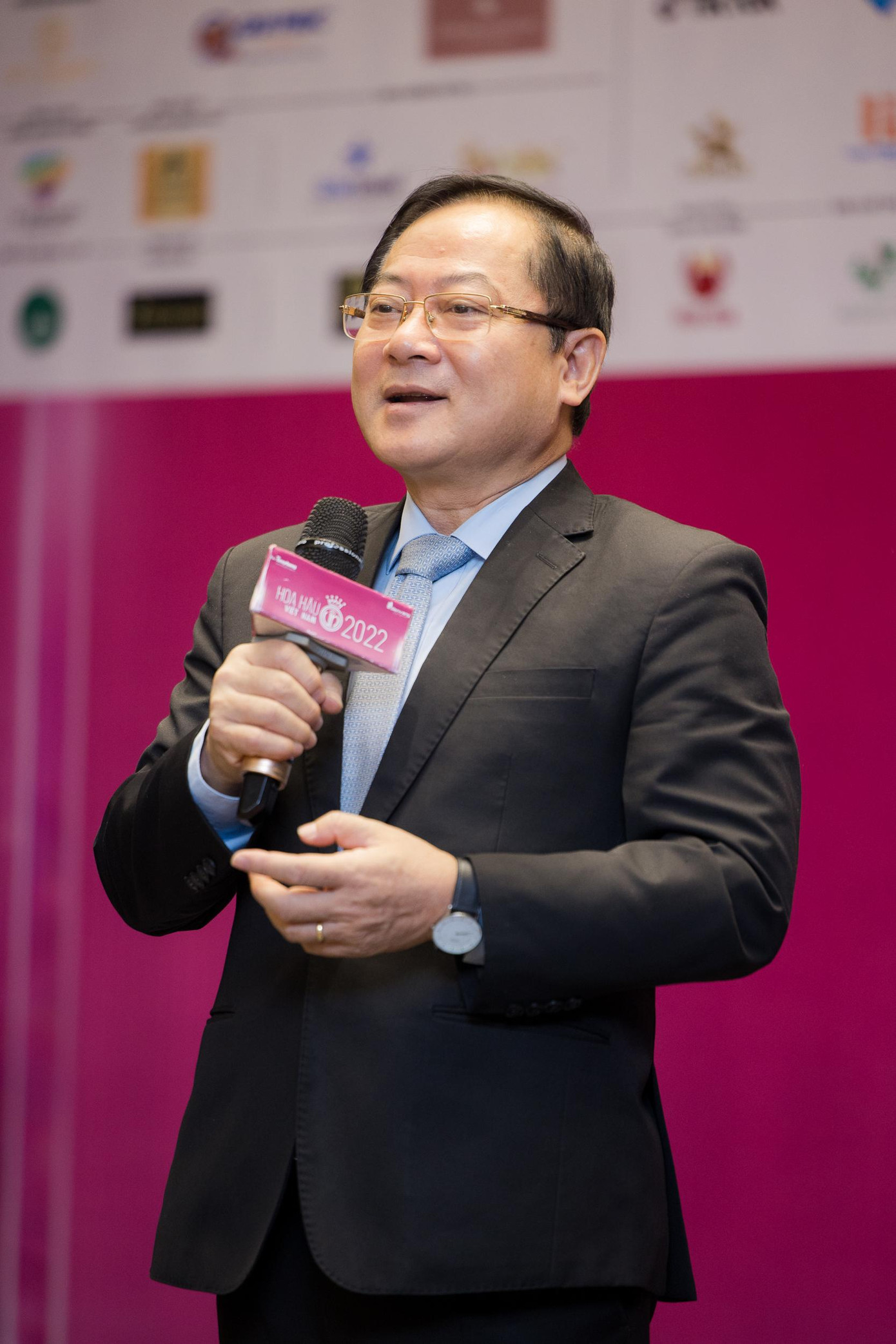 Nhà báo Lê Xuân Sơn, Tổng biên tập báo Tiền Phong, Trưởng BTC cuộc thi – Trưởng ban Giám khảo Hoa hậu Việt Nam 2022 có mặt từ sớm để tham dự buổi sơ khảo. Đây là lần thứ 6 nhà báo Lê Xuân Sơn đảm nhận cương vị Trưởng ban tổ chức Hoa hậu Việt Nam.