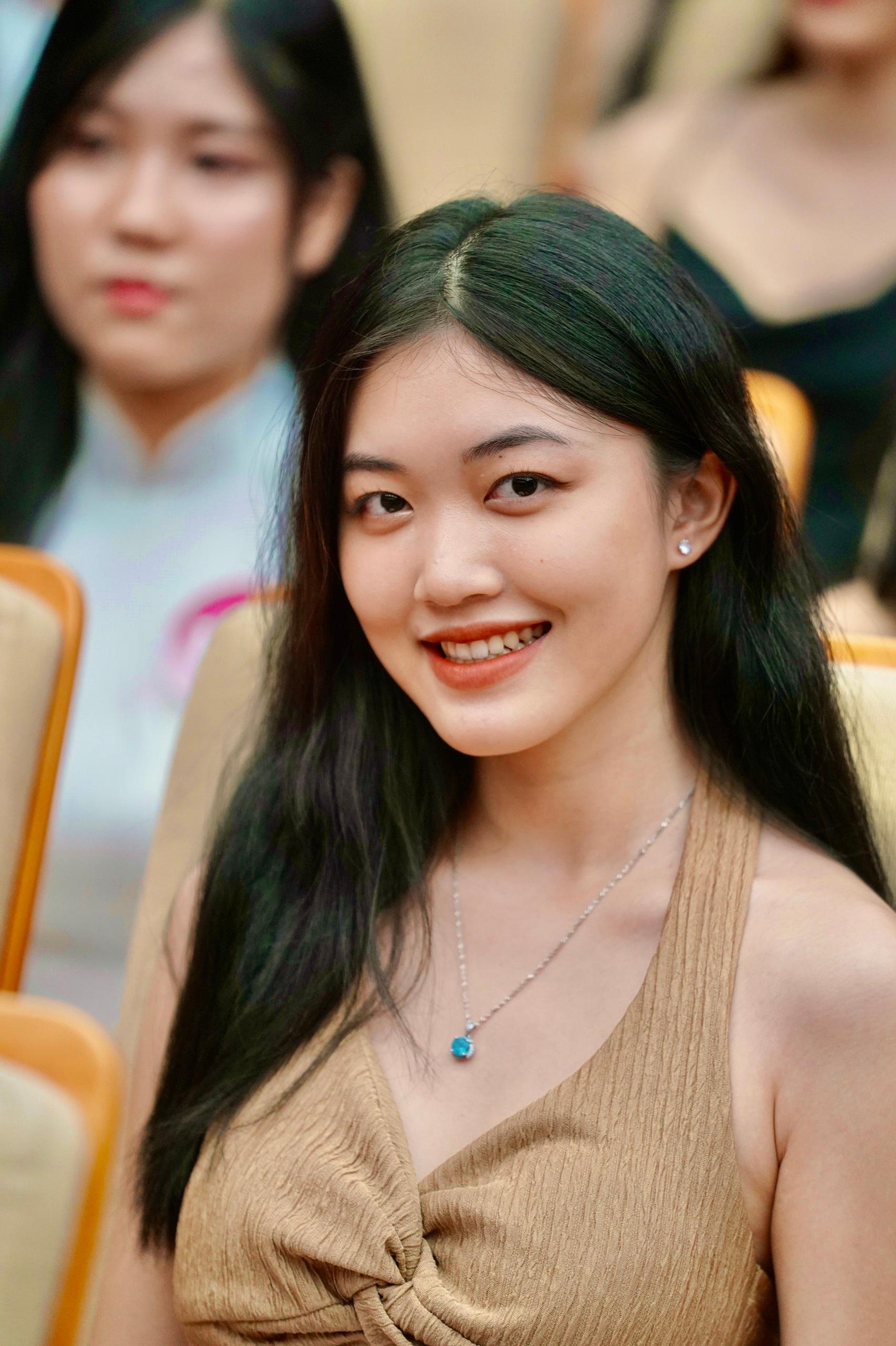 Cuộc thi năm nay vẫn có những tiêu chí cơ bản như thí sinh phải cao từ 1,63 m trở lên, chưa lập gia đình, chưa có con.