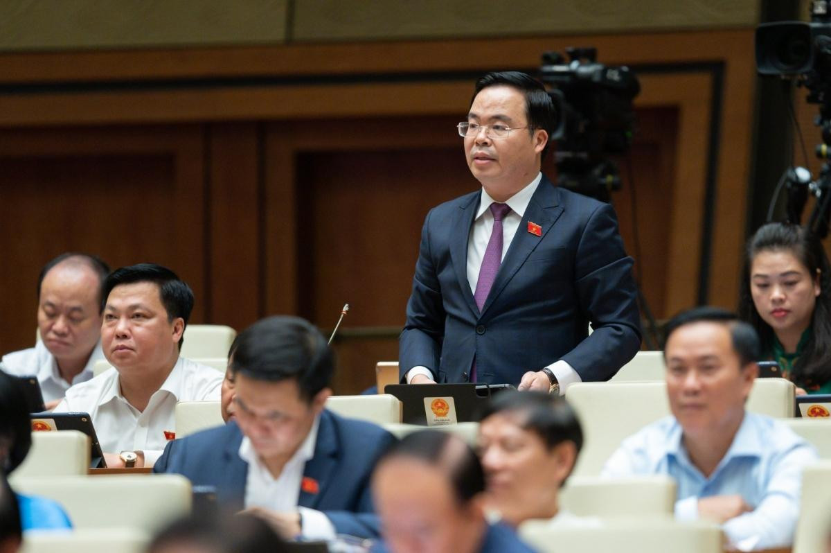 Đại biểu Trần Văn Khải (Hà Nam): "Chúng ta xác định mở cửa phục hồi phát triển kinh tế - xã hội sau đại dịch là cuộc đua đường dài, không chỉ những thành công của năm 2022, những thách thức của năm 2023 mà công cuộc phát triển đất nước ta có đi nhanh và đi xa được hay không còn tùy thuộc vào rất nhiều nền tảng."