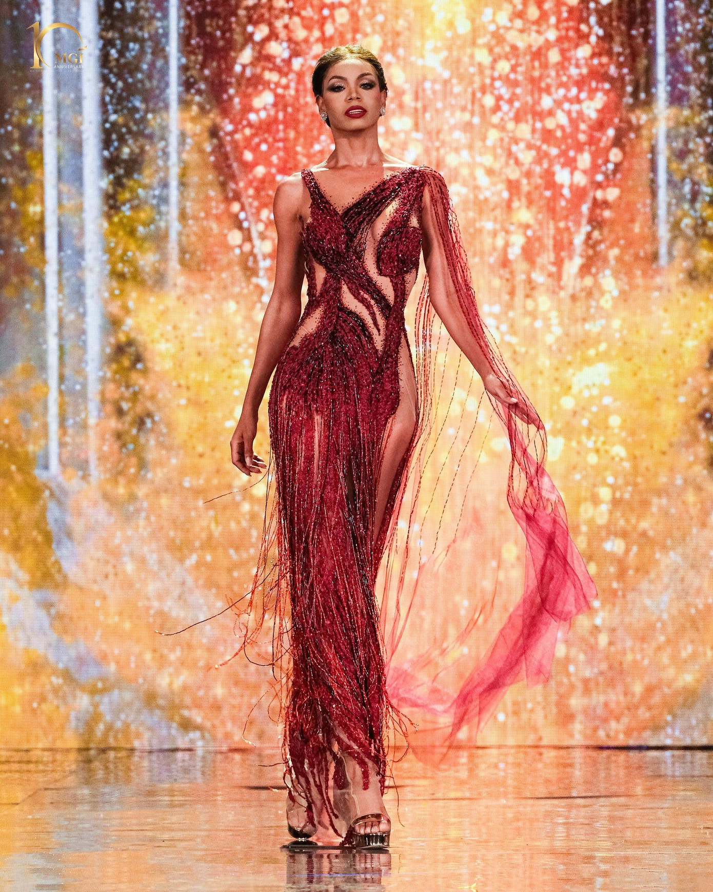 Hoa hậu Hòa bình Nigeria - Damilola Bolarinde và đại diện Angola là hai thí sinh nổi bật hiếm hoi của khu vực châu Phi.