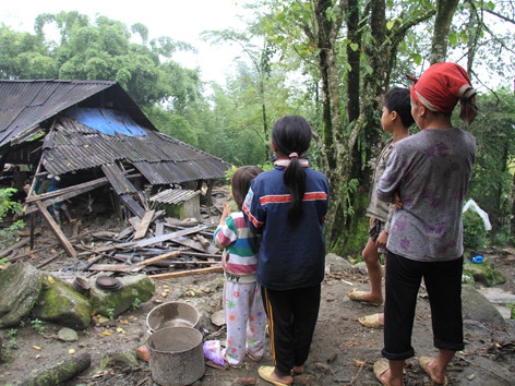 Trong tâm trí nhiều phụ huynh và trẻ em ở Bản Khoang, trận lũ quét vẫn gây nhiều lo sợ