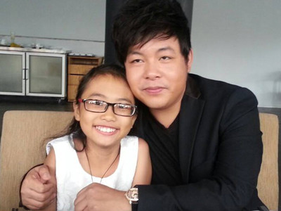 Quang Lê và Phương Mỹ Chi trong buổi gặp gỡ báo chí hôm 14/10. (Ảnh: Blog Hương Trà) Bài viết: http://news.zing.vn/Phuong-My-Chi-ve-chung-nha-voi-Quang-Le-post360216.html#home_featured.tinnong Nguồn Zing News . Quang Lê và Phương Mỹ Chi trong buổi gặp gỡ báo chí hôm 14/10. (Ảnh: Blog Hương Trà) Bài viết: http://news.zing.vn/Phuong-My-Chi-ve-chung-nha-voi-Quang-Le-post360216.html#home_featured.tinnong Nguồn Zing News