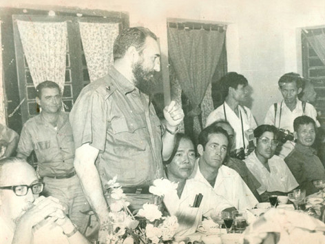 Chủ tịch Fidel làm việc với cán bộ nhân viên bệnh viện Quảng Bình năm 1973 để nghe tâm tư nguyện vọng về đầu tư xây dựng bệnh viện