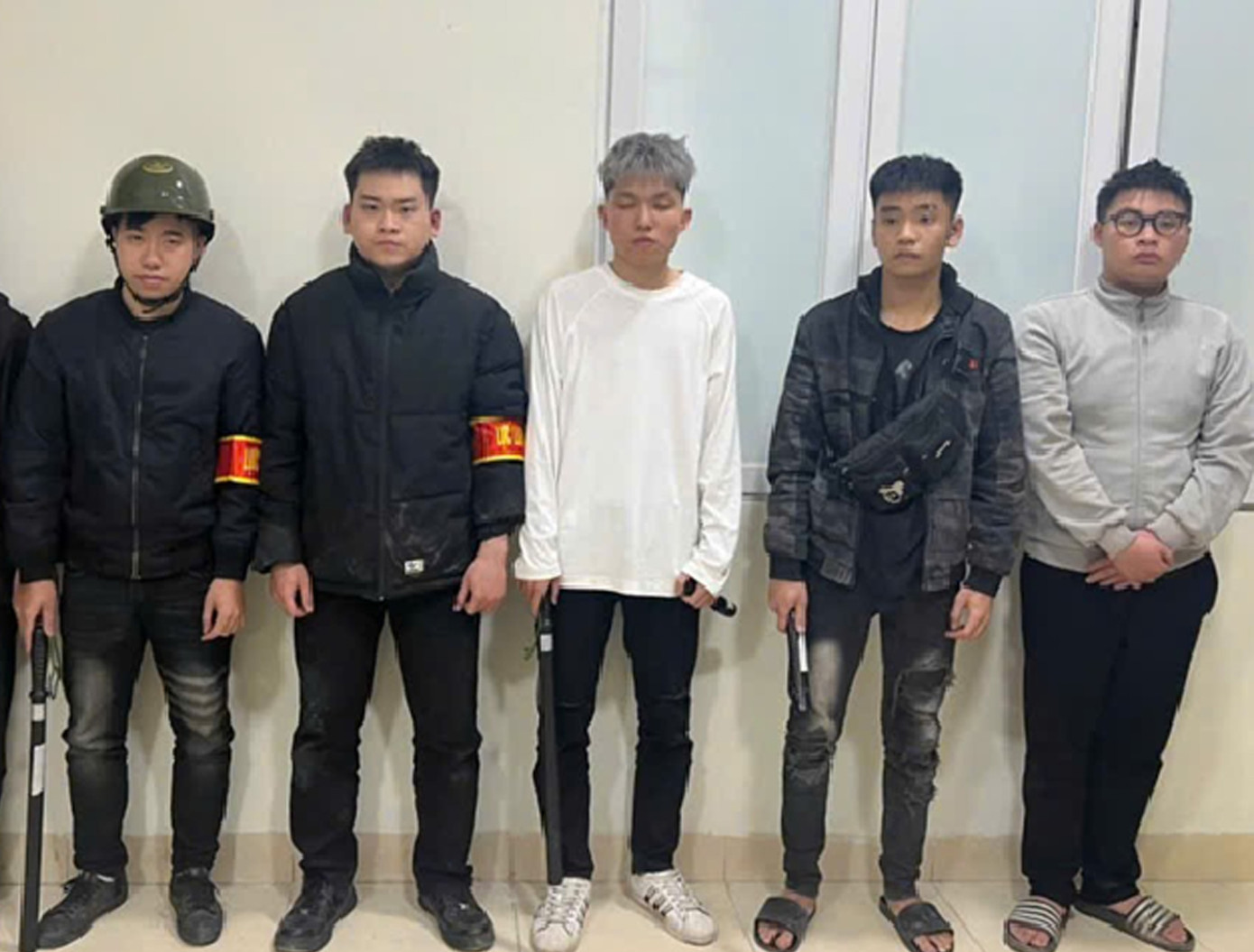 Nhóm đối tượng bị bắt giữ. Ảnh CAHN Nhóm đối tượng bị bắt giữ. Ảnh CAHN