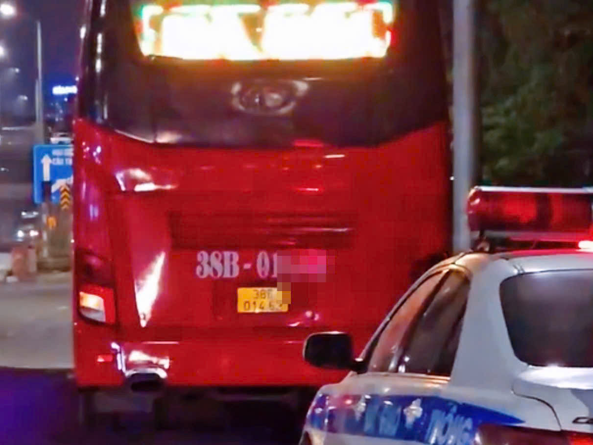 Xe khách chạy sai tuyến.