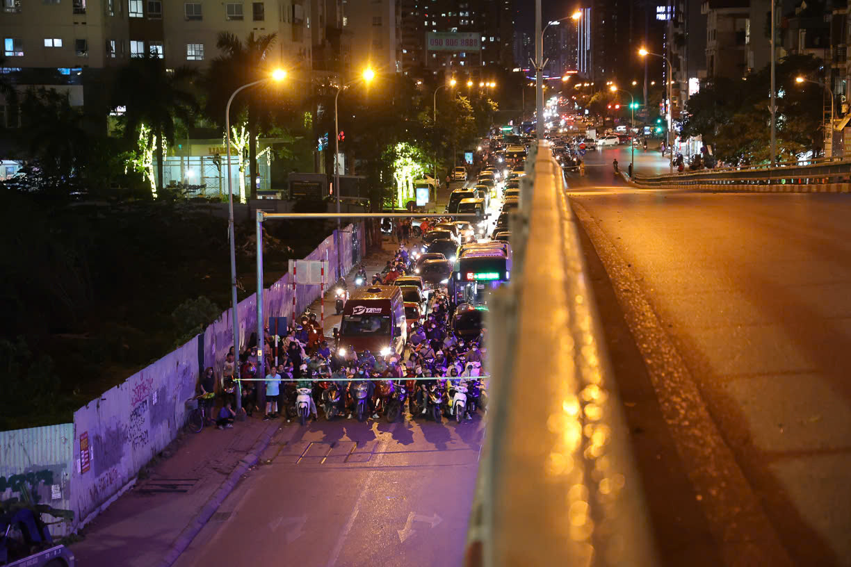 Các tuyến đường bị cấm tuyệt đối phương tiện khác khi đoàn di chuyển.