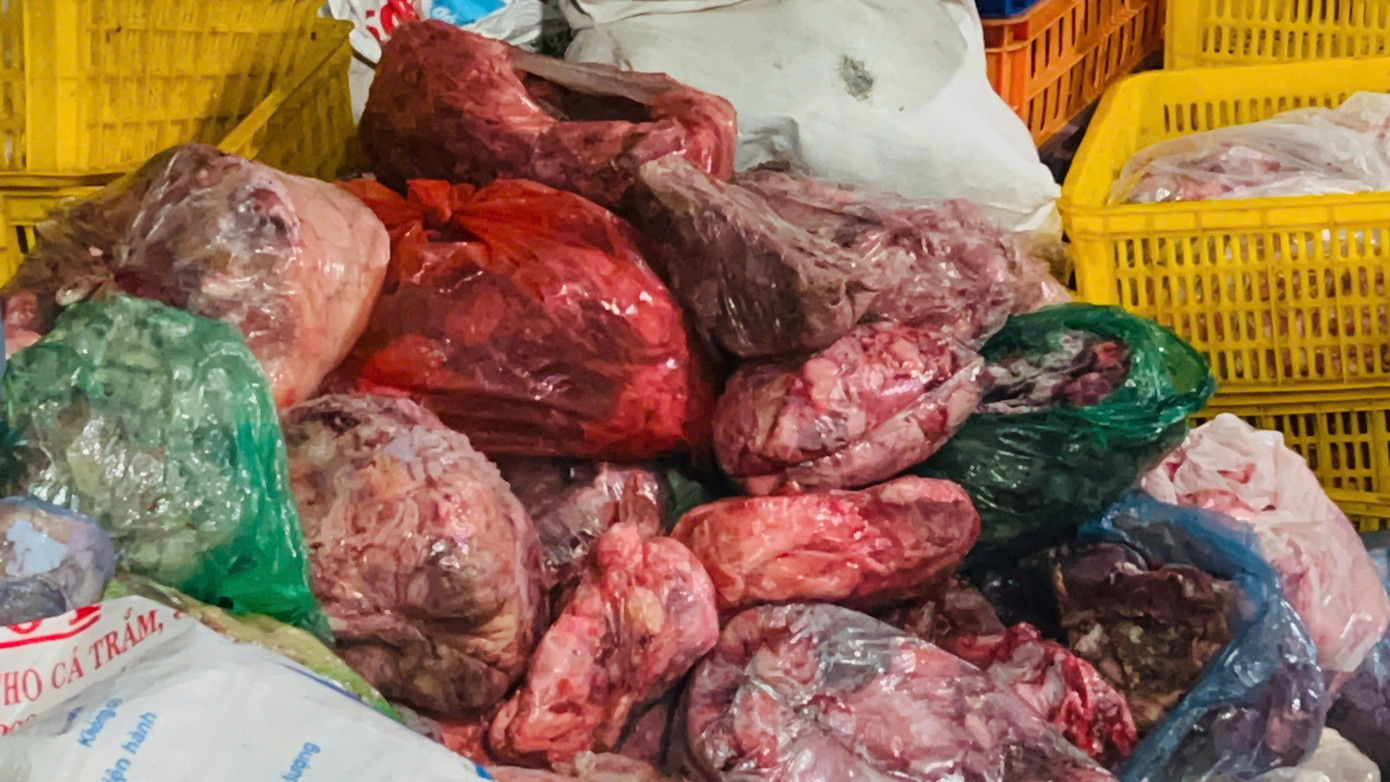 Hiện lực lượng chức năng đang tiếp tục làm rõ vụ việc. Hiện lực lượng chức năng đang tiếp tục làm rõ vụ việc.