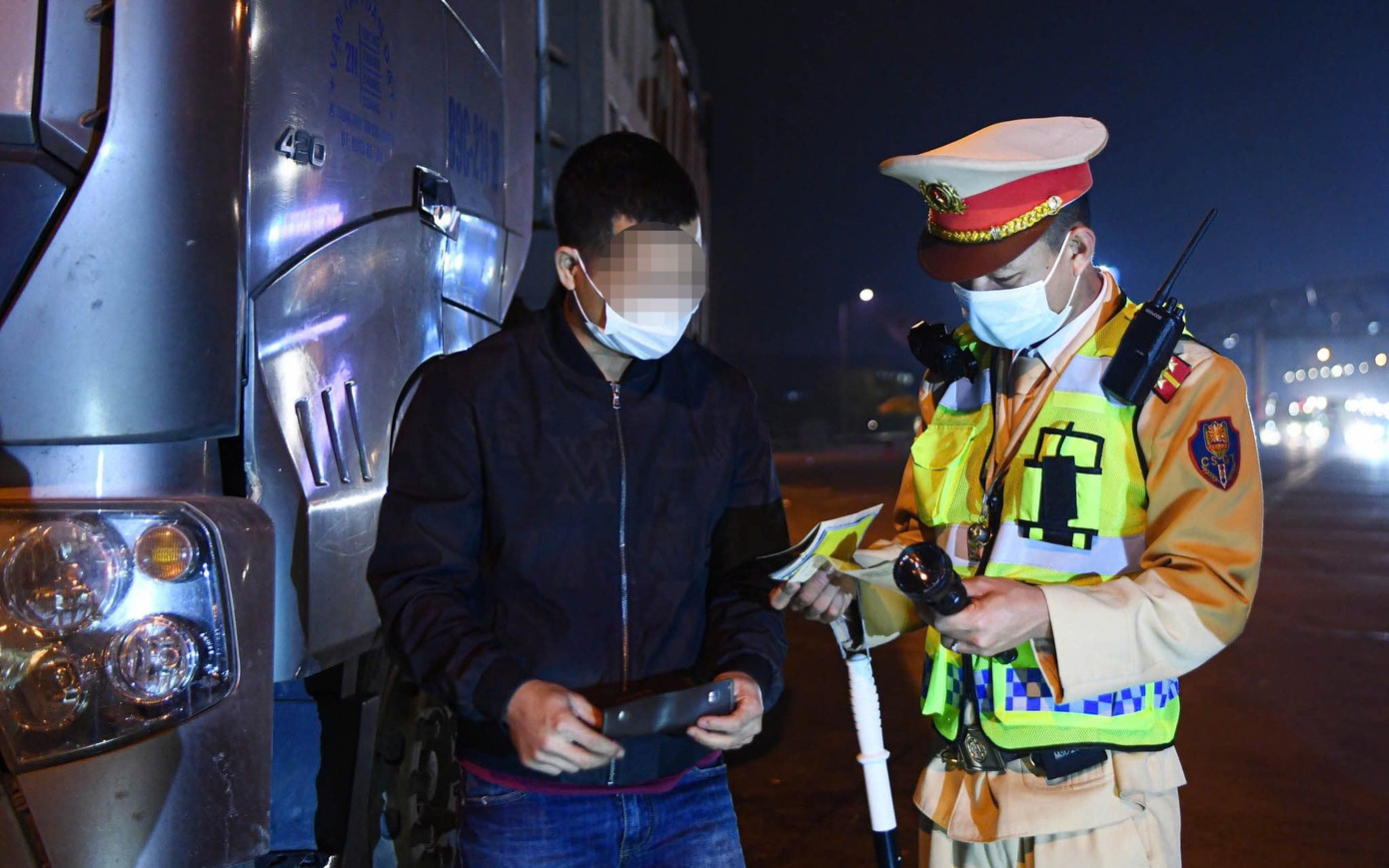 Lực lượng CSGT làm nhiệm vụ trên các tuyến giao thông. Lực lượng CSGT làm nhiệm vụ trên các tuyến giao thông.