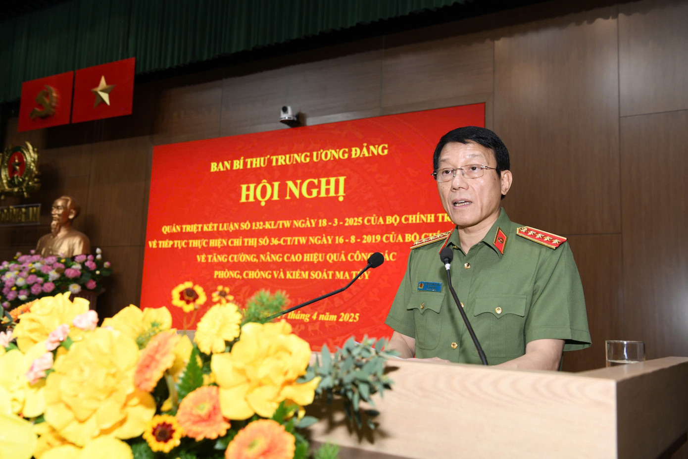 Đại tướng Lương Tam Quang, Ủy viên Bộ Chính trị, Bí thư Đảng ủy Công an Trung ương, Bộ trưởng Bộ Công an.