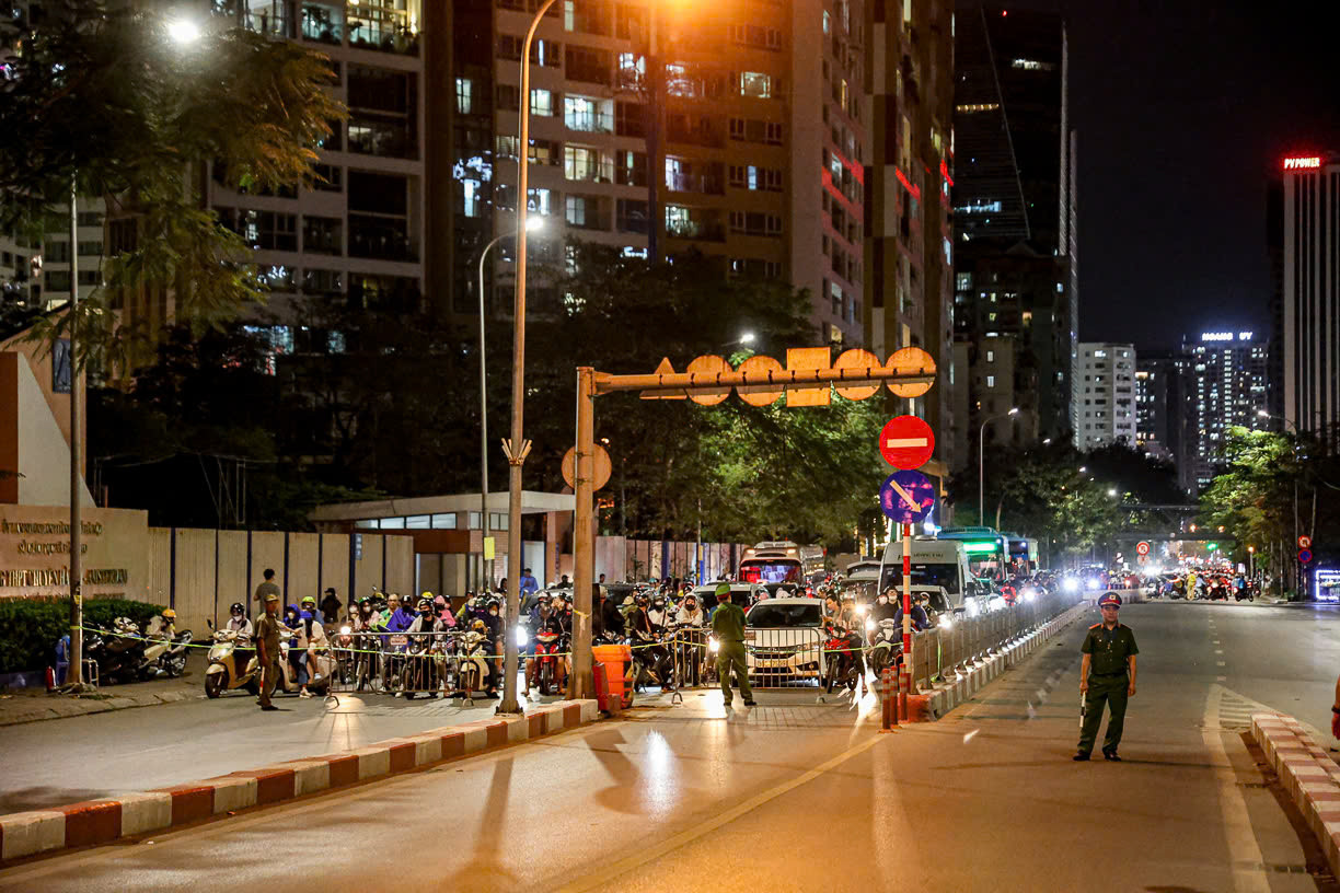 Các tuyến đường bị cấm tuyệt đối phương tiện khác khi đoàn di chuyển.