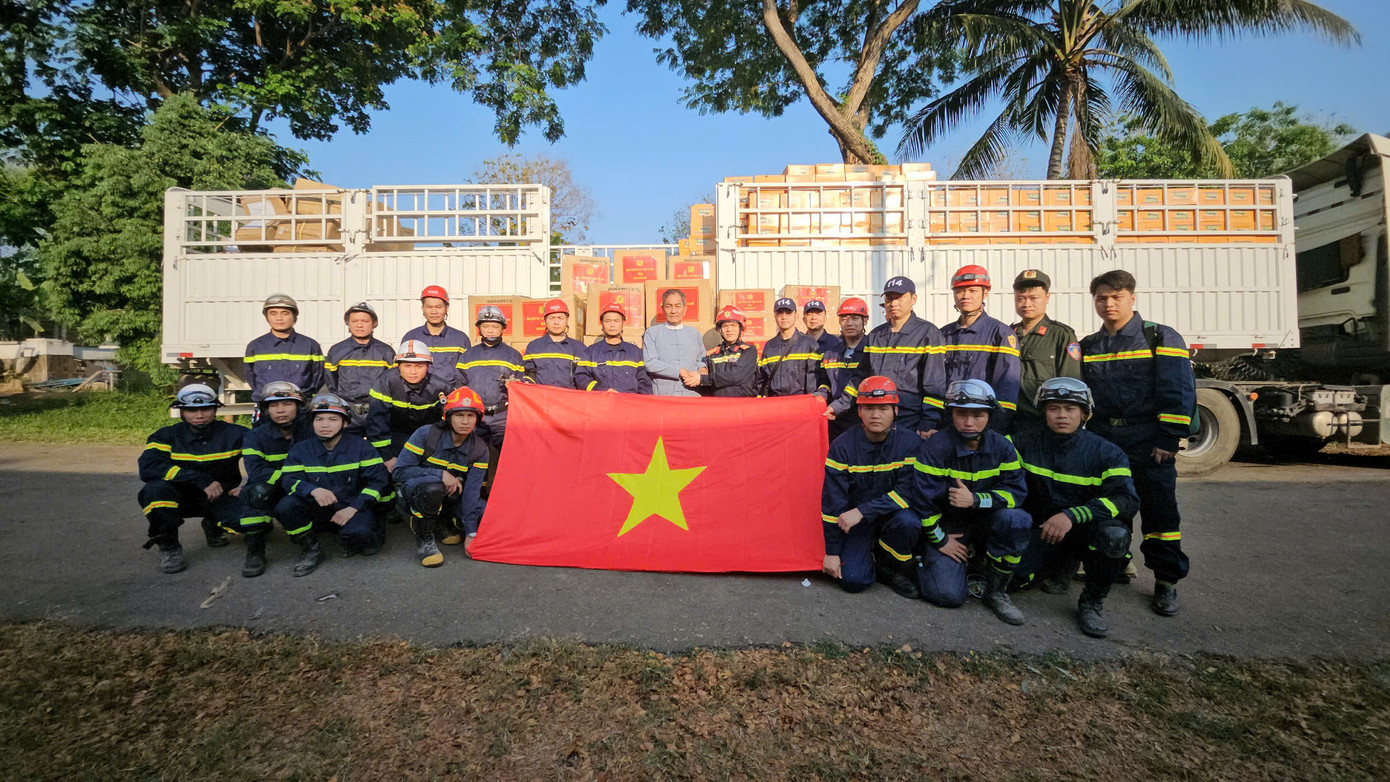 Bộ Công an Việt Nam trao tặng Myanmar hơn 3 tấn thuốc và thiết bị y tế. Ảnh: Lê Hoàng. Bộ Công an Việt Nam trao tặng Myanmar hơn 3 tấn thuốc và thiết bị y tế. Ảnh: Lê Hoàng.