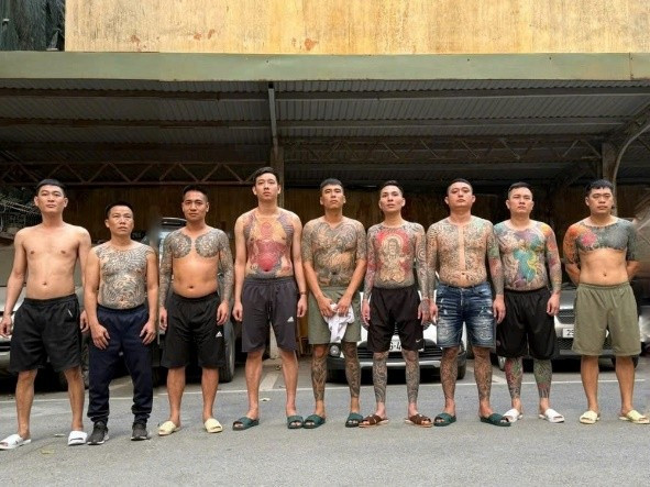 Nhóm đối tượng bị tạm giữ. Ảnh: CAHN