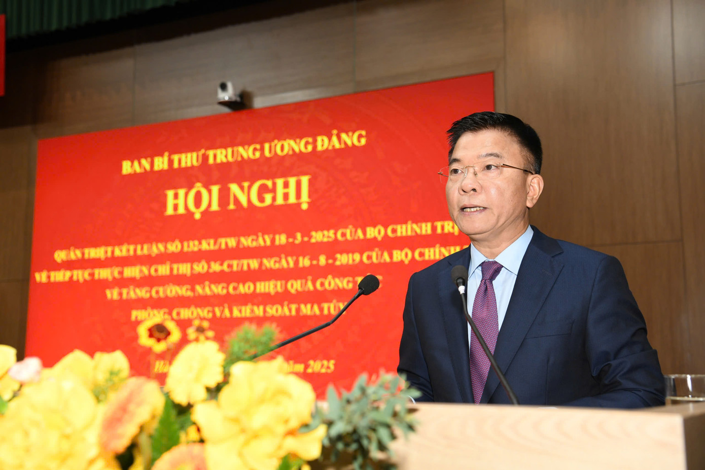 Phó Thủ tướng Chính phủ Lê Thành Long, Chủ tịch Ủy ban Quốc gia phòng, chống AIDS, ma túy, mại dâm.