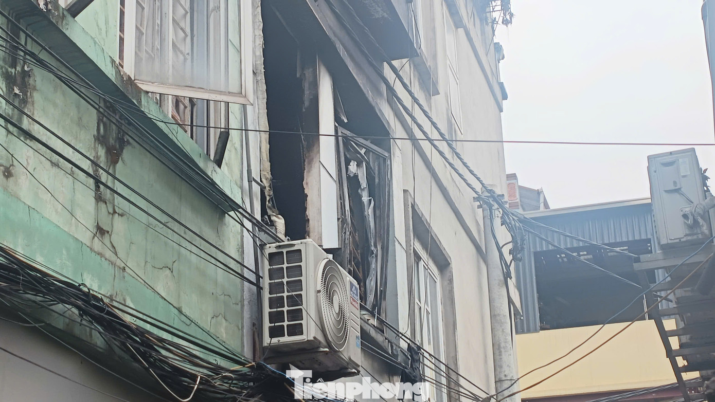 Tầng 2 ngôi nhà nơi phát hiện ngọn lửa. Tầng 2 ngôi nhà nơi phát hiện ngọn lửa.