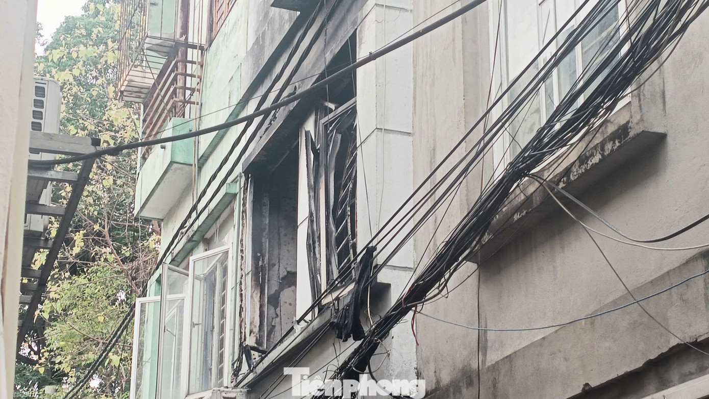 Tuy nhiên, vị trí ngôi nhà nằm sâu trong ngõ, cách mặt đường giao thông khoảng 30m, đám cháy phát sinh nhiều khói, khí độc gây khó khăn cho công tác chữa cháy, cứu nạn, cứu hộ. Tuy nhiên, vị trí ngôi nhà nằm sâu trong ngõ, cách mặt đường giao thông khoảng 30m, đám cháy phát sinh nhiều khói, khí độc gây khó khăn cho công tác chữa cháy, cứu nạn, cứu hộ.