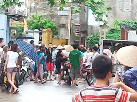 Người dân vẫn bàng hoàng trước tai nạn đáng tiếc vừa xảy ra