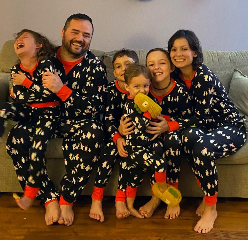 Chăm sóc 5 đứa con khiến Mara Doemland càng thêm khó chịu với tiếng ngáy của chồng. Ảnh: Mara Domeland. Chăm sóc 5 đứa con khiến Mara Doemland càng thêm khó chịu với tiếng ngáy của chồng. Ảnh: Mara Domeland.