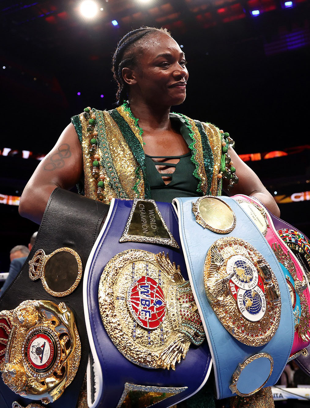 Eddie Hearn và Claressa Shields chỉ trích hành động phản cảm của nữ người mẫu. Ảnh: Getty Images.